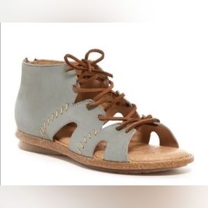 BORN Handcrafted Nea Gladiator Sandal 6 US Grey Nubuck Leather Open-Toe Zip